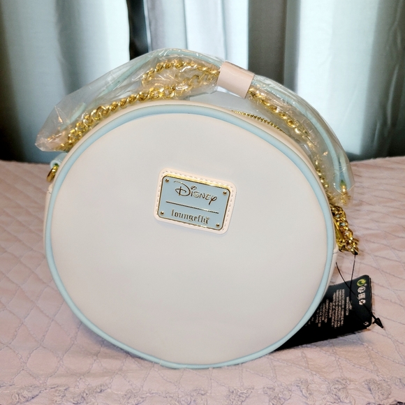 Loungefly Mickey & Minnie Mouse snowmen round crossbody purse NWT - Picture 2 of 2